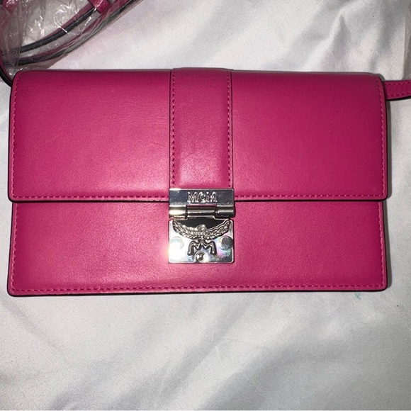 MCM Hot Pink NWT Patricia Continental Crossbody Wallet On Chain Purse *RARE* - Picture 5 of 11